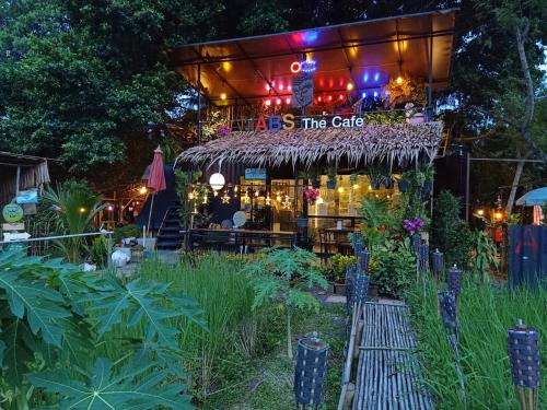 Do Dee Cafe Bangkok & Garden Hostel