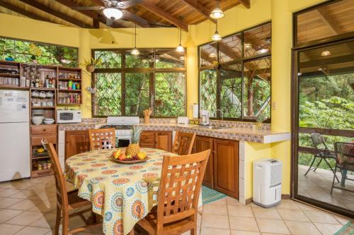 Kitchen, Kiskadee Casa in Quepos
