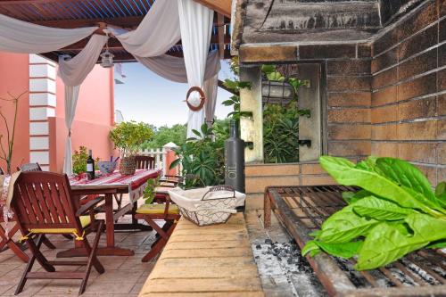  Angela Pool Apartments in Agios Georgios Pagon