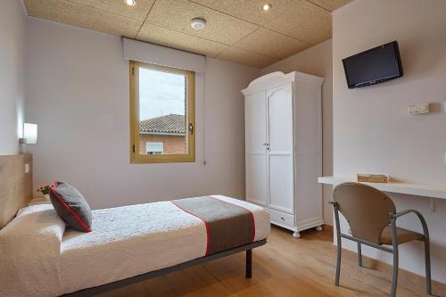 Oyo Hostal Nobadis-NEW in Cervera (Catalonia)