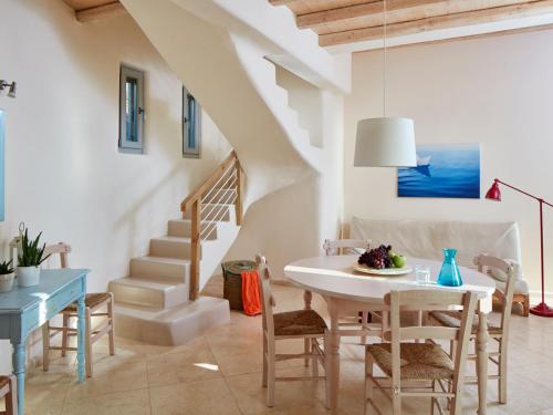  Faros Armenistis Villa Sleeps 6 Pool Air Con WiFi in Fanari