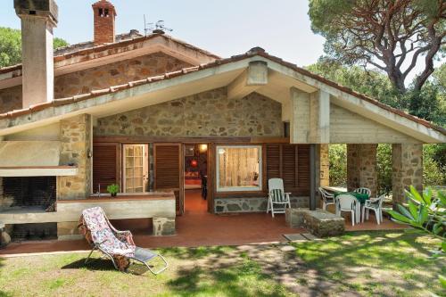  Roccamare Villa Sleeps 8 Air Con WiFi, Pension in Rocchette