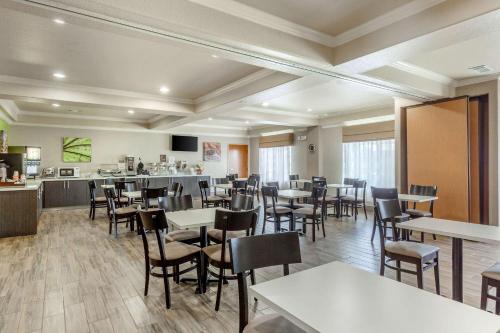 Sleep Inn & Suites Hewitt - South Waco - image 2