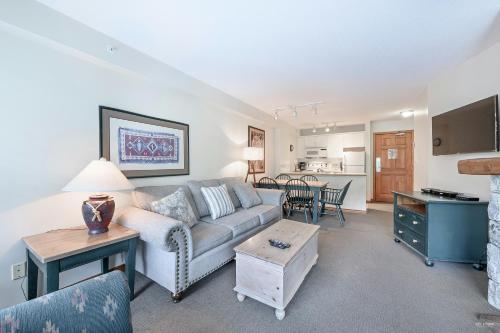 One-Bedroom Apartment image 9