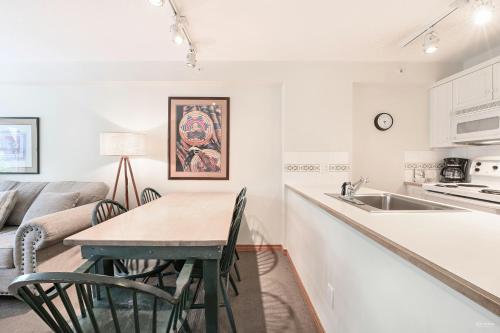 One-Bedroom Apartment image 5