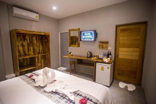 room detail thumbnail 2