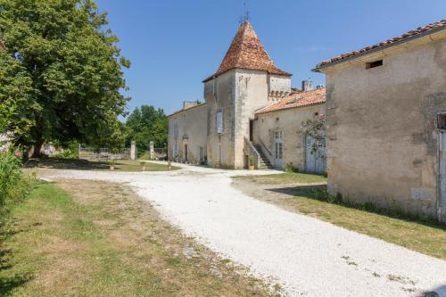 Château de La Combe - Accommodation - Puyrenier