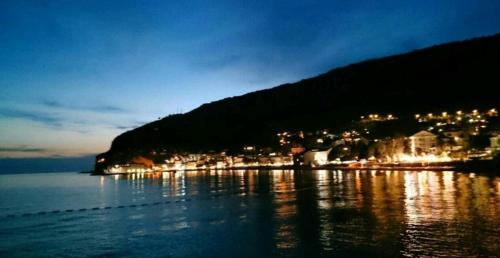 strand, Villa Julia in Lucice