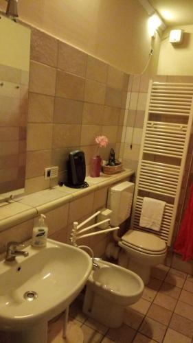 Corte Posta B&B - parcheggio e bagno in camera - ideale per Coppie, Soggiorni di lavoro, Viaggiatori interessati a arte e cultura, Mantua (Foto 9)