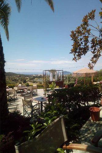 Kelyfos Hotel - image 3