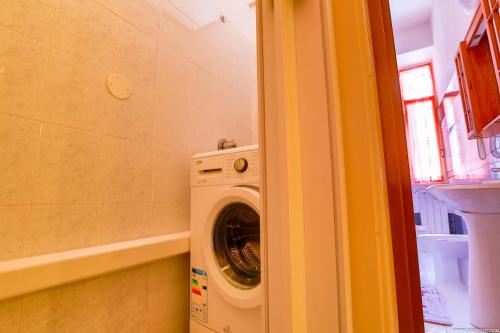 Gordon's Apartment - image 6