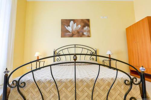 Gordon's Apartment - image 3