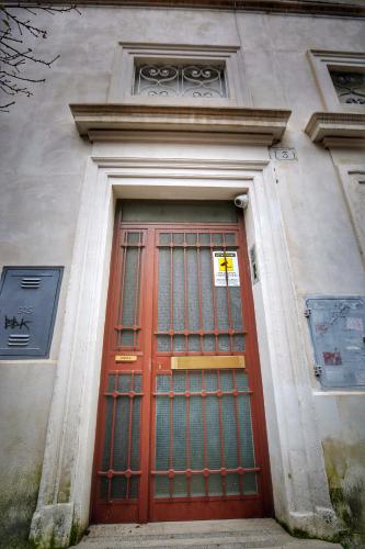 Gordon's Apartment - image 11