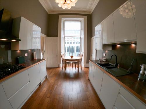 Escape To Edinburgh @ Albyn Place, Edinburgh (fotografie 8)