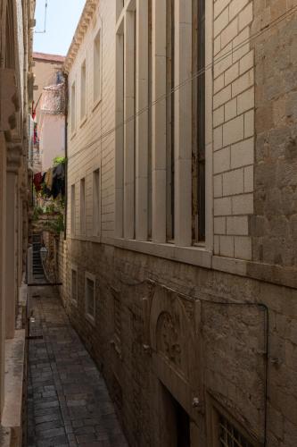 Street Buzz Old Town Dubrovnik