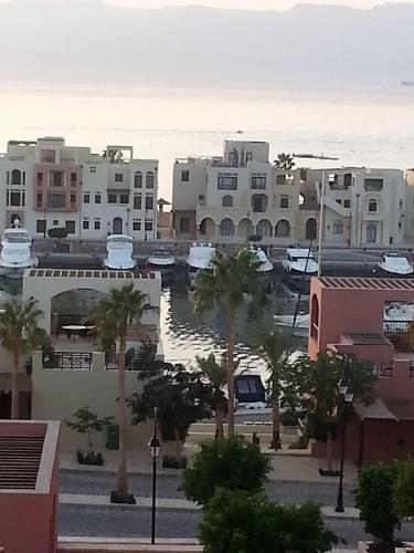 Sea View Apartment at Tala Bay Resort in Aqaba للعائلات و كبلز فقط