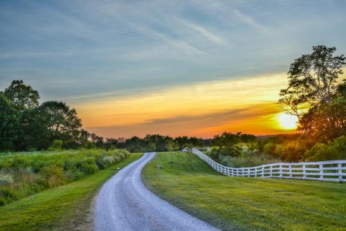 สภาพแวดล้อมโดยรอบ, เชกเกอร์ วิลเลจ ออฟ เพลสแซนต์ ฮิลล์ (Shaker Village of Pleasant Hill) in แฮร์รอดส์เบิร์ก (เคนทักกี)