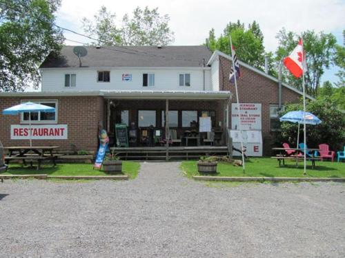 طعام و مشروبات, Marble Lake Lodge in Belleville