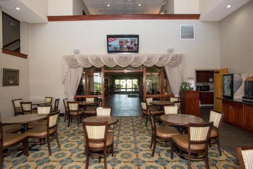 Round Hill Inn - image 3
