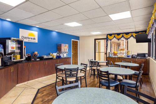 Days Inn by Wyndham Weldon Roanoke Rapids