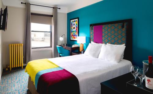 Queen Room image 3