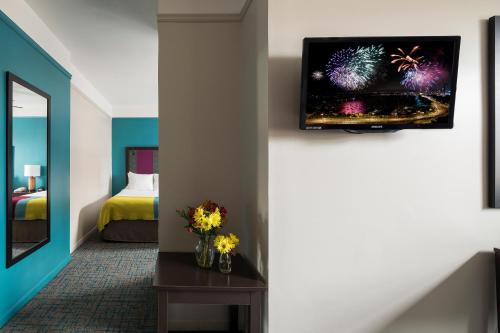 Double Suite with Two Double Beds image 5