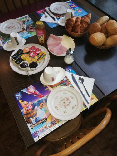 Chez Phil - image 11