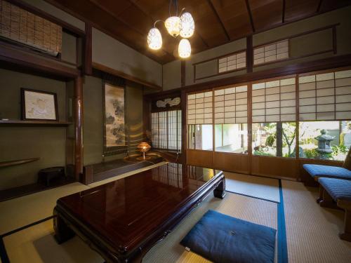 room detail thumbnail 0