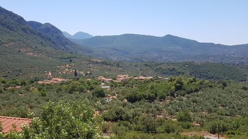  Spacious Retreat (Queen beds) Captivating Mnt View in Sotiriánika