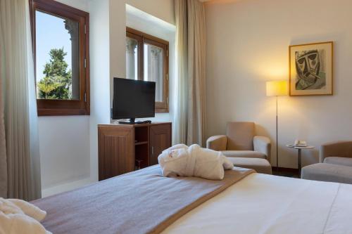 room detail thumbnail 1