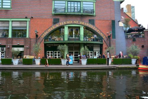 Tudors eSuites Canal Side Apartments One Bedroom