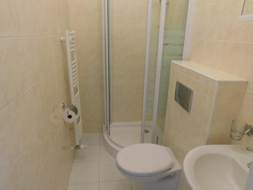 Twin Room with Shower