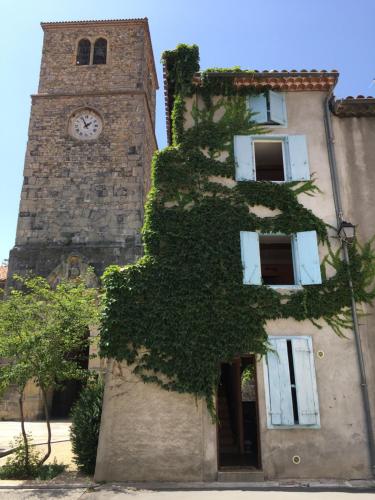 B&B Quillan - Entre l'église et la place - Bed and Breakfast Quillan