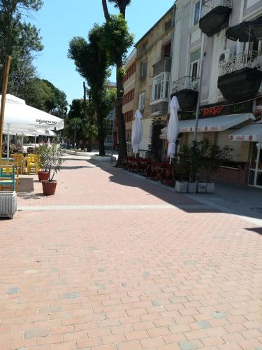 Zhakler - Top Center Apartment Opposite Starbucks