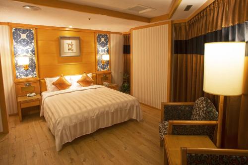 Classic Double Room image 10