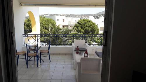  The Swan and the Gull, Porto Rafti yacht harbor apartment in Porto Rafti
