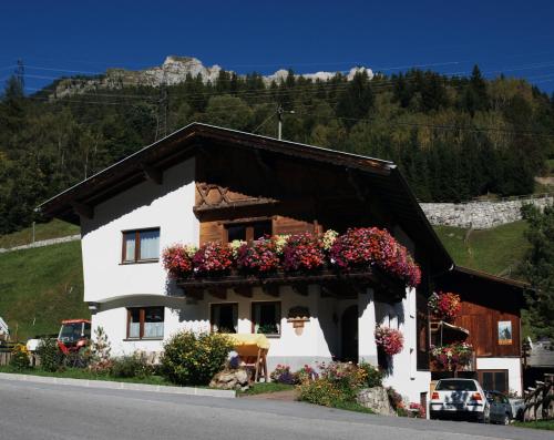  Bauernhof Guem, Unterkunft in Flirsch