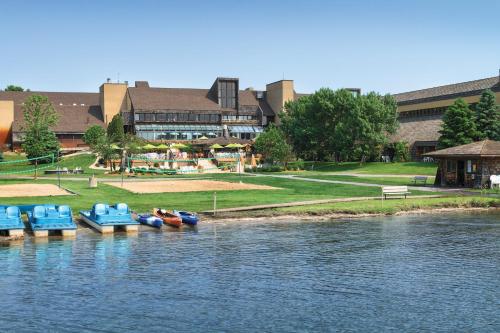 Exterior view, Arrowwood Resort & Conference Center - Alexandria in Alexandria (MN)