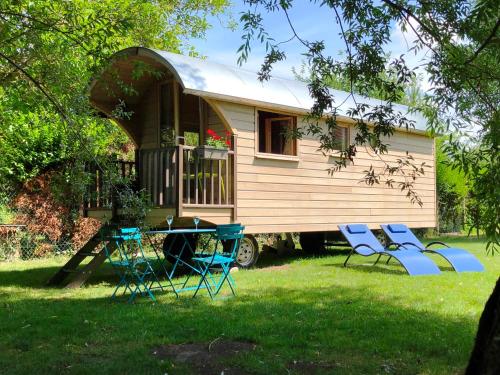 Playground, Millygite Chalet-on-wheels by the river in Milly-la-Foret