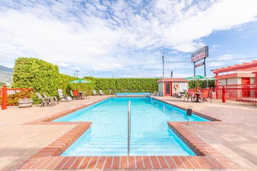 . Westridge Motor Inn