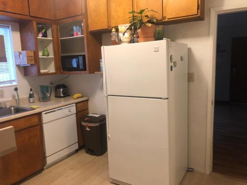 WHOLE Family - WholeVille near Kalifornia Állami Egyetem Sacramento