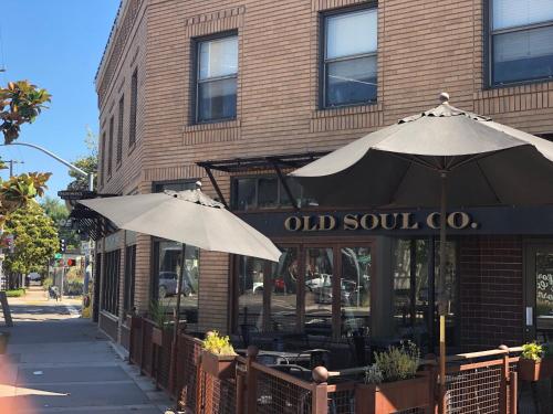 Közeli látványosságok, WHOLE Family - WholeVille near Kalifornia Állami Egyetem Sacramento