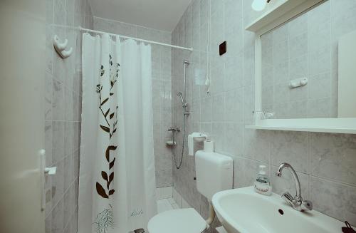 Bathroom, Twin Pines Apartment in Egerszalok