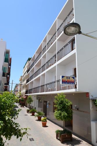 Hostal Sa Rota - image 12