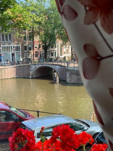 Deluxe Studio with Canal View image 2