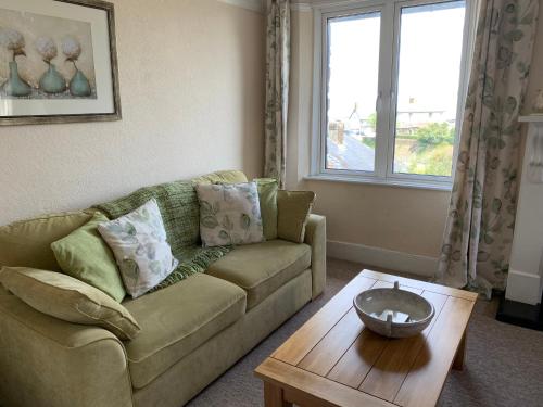 Postmans Rest, second floor apartment, Lynmouth with private parking