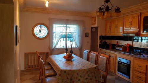 4 bedrooms, 5 beds