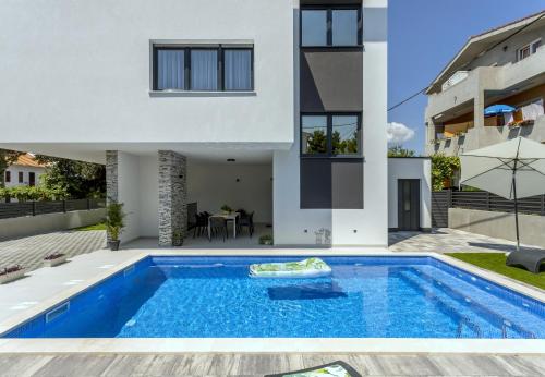 VILLA EMA KASTELA with private heated pool 3