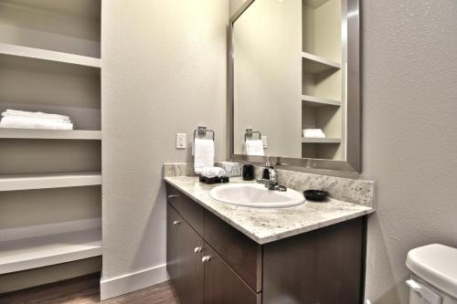 Bathroom, GA Living Suites - Knox District Uptown Dallas in Highland Park