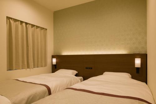 Single Room - Non-Smoking image 7
